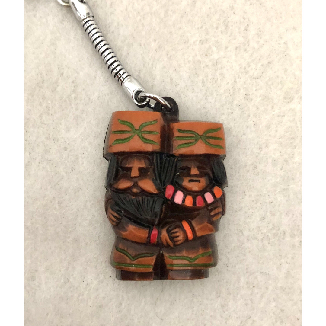 【美品】北海道　アイヌ　キーホルダー　木製彫刻 エンタメ/ホビーの美術品/アンティーク(彫刻/オブジェ)の商品写真