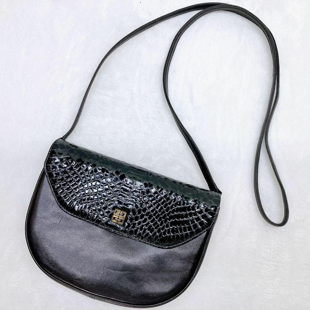 GIVENCHY - ✨美品✨ジバンシー ショルダーバッグ パイソン GIVENCHY - ✨美品✨ジバンシー ショルダーバッグ パイソン
