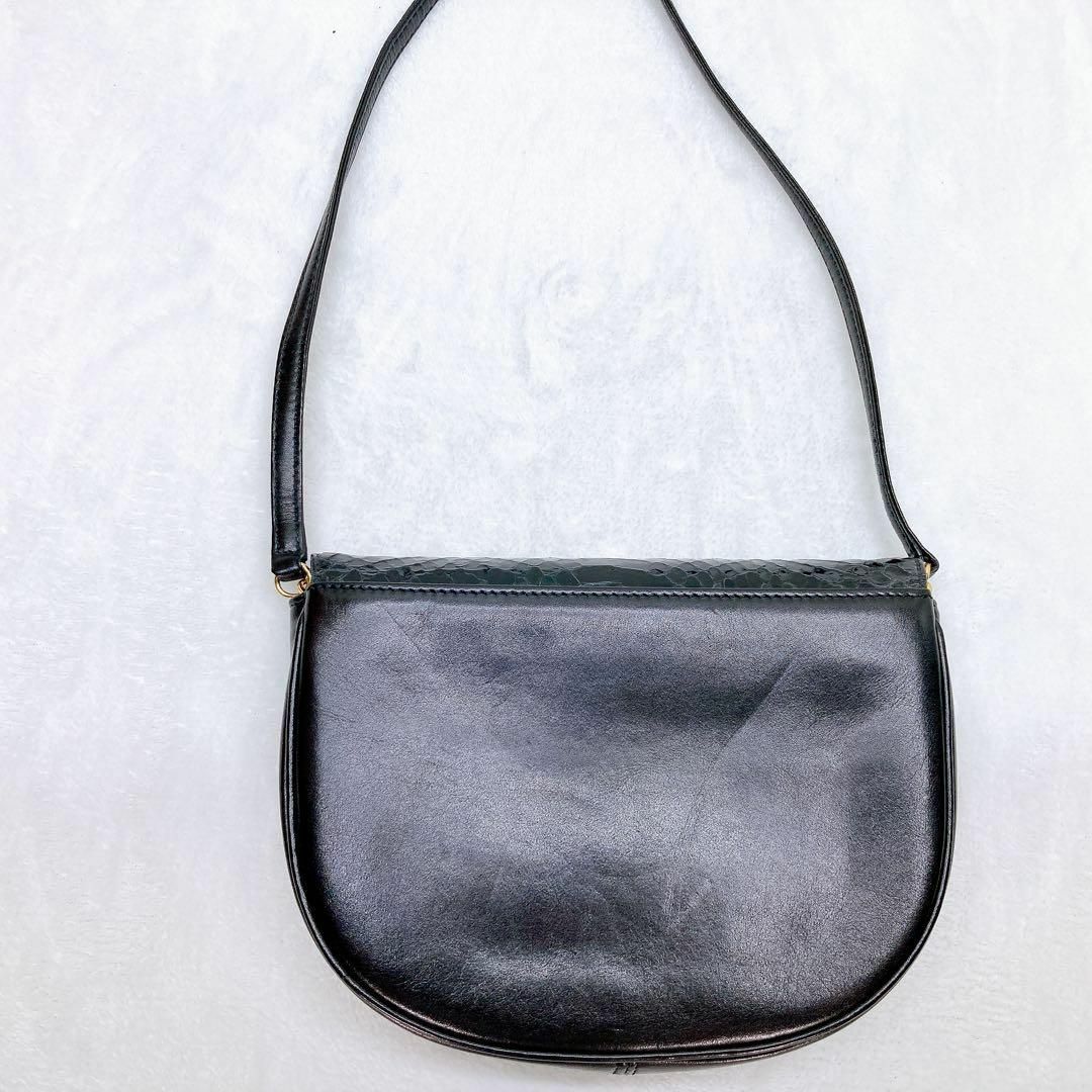 GIVENCHY - ✨美品✨ジバンシー ショルダーバッグ パイソン GIVENCHY - ✨美品✨ジバンシー ショルダーバッグ パイソン