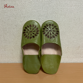 バブーシュ モロッコ製　刺繍(焦げ茶) ×グリーンティ 羊革　柔らか　３９サイズ(スリッパ/ルームシューズ)