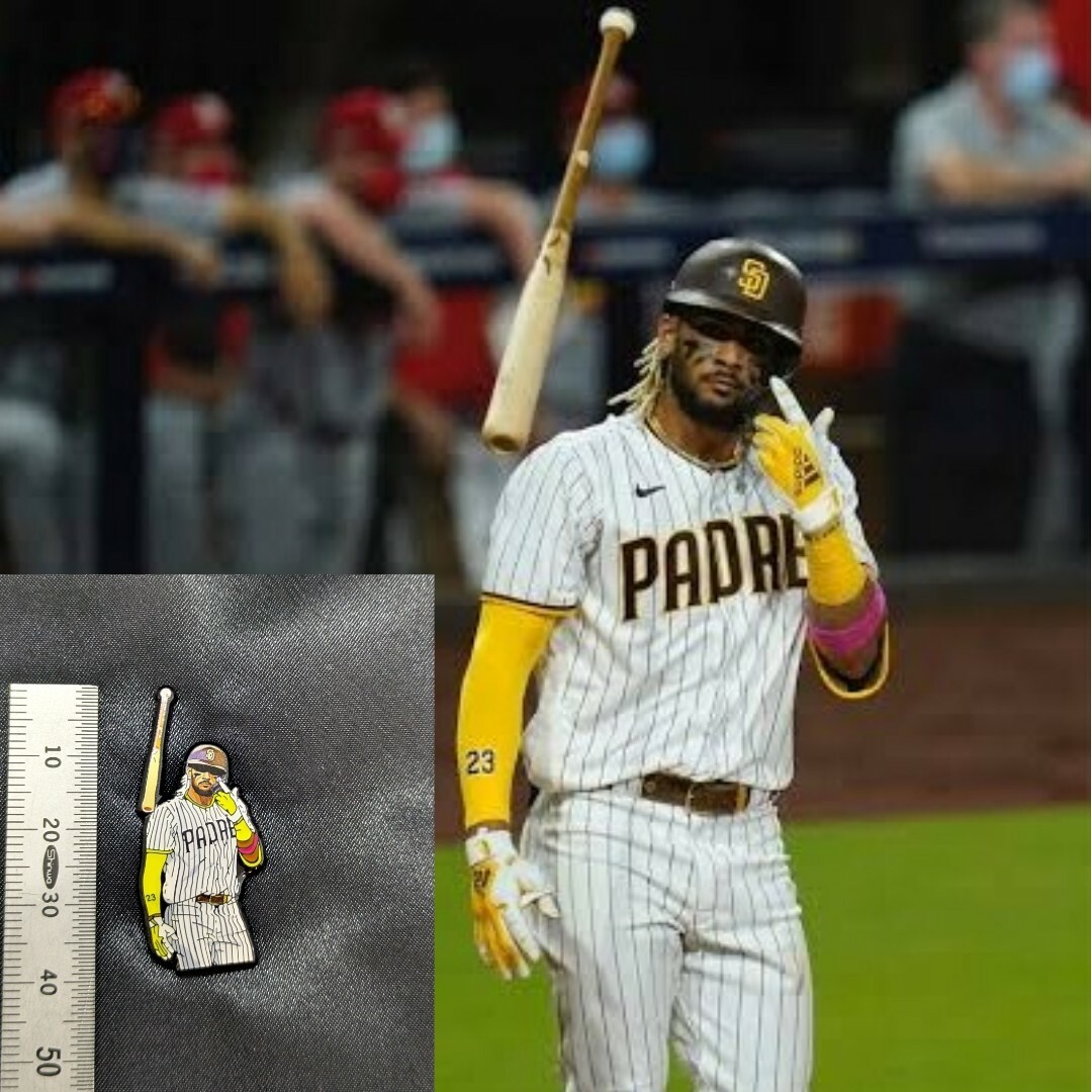 MLB(メジャーリーグベースボール)のサンディエゴ・パドレス　タティスJr バットフリップ　ピンズ　ピンバッジ スポーツ/アウトドアの野球(記念品/関連グッズ)の商品写真