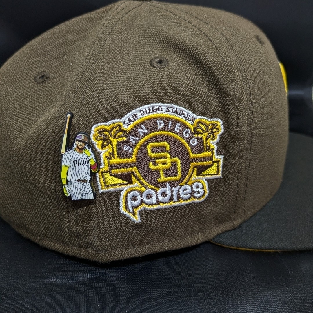 MLB(メジャーリーグベースボール)のサンディエゴ・パドレス　タティスJr バットフリップ　ピンズ　ピンバッジ スポーツ/アウトドアの野球(記念品/関連グッズ)の商品写真