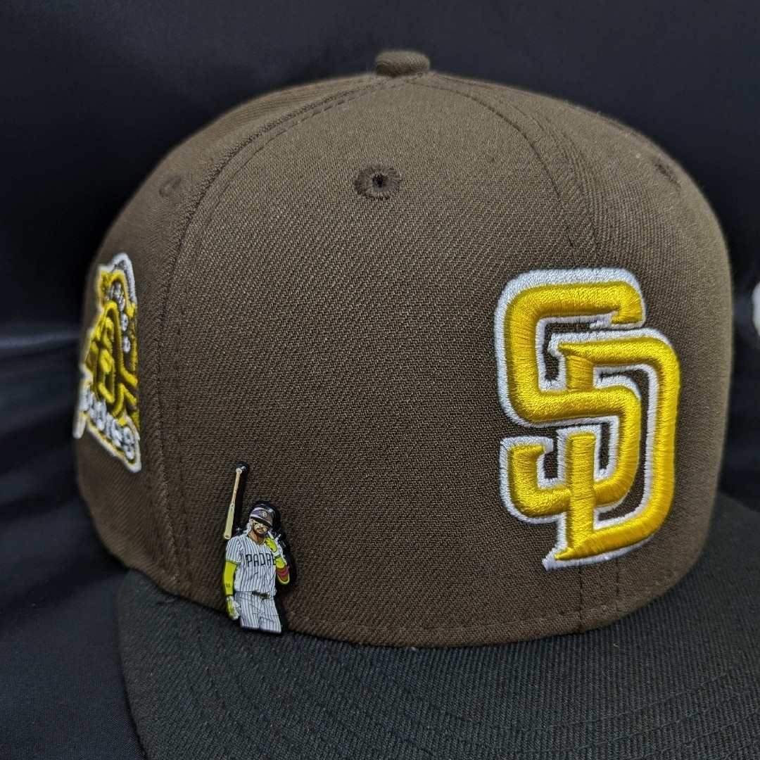 MLB(メジャーリーグベースボール)のサンディエゴ・パドレス　タティスJr バットフリップ　ピンズ　ピンバッジ スポーツ/アウトドアの野球(記念品/関連グッズ)の商品写真