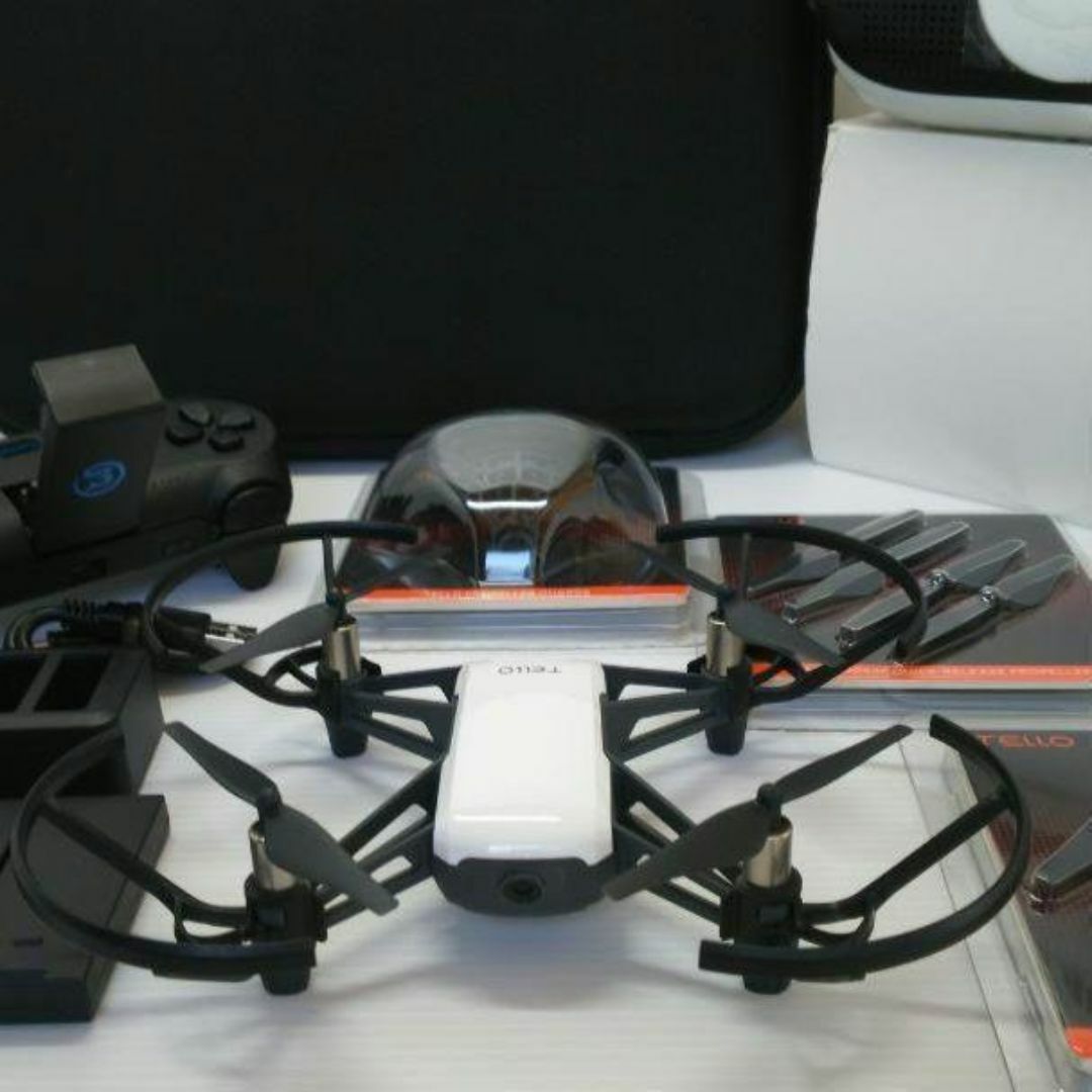 ドローン DJI Tello +VRゴール フルセット(予備パーツ付き)の ドローン DJI Tello +VRゴール フルセット(予備パーツ付き)の