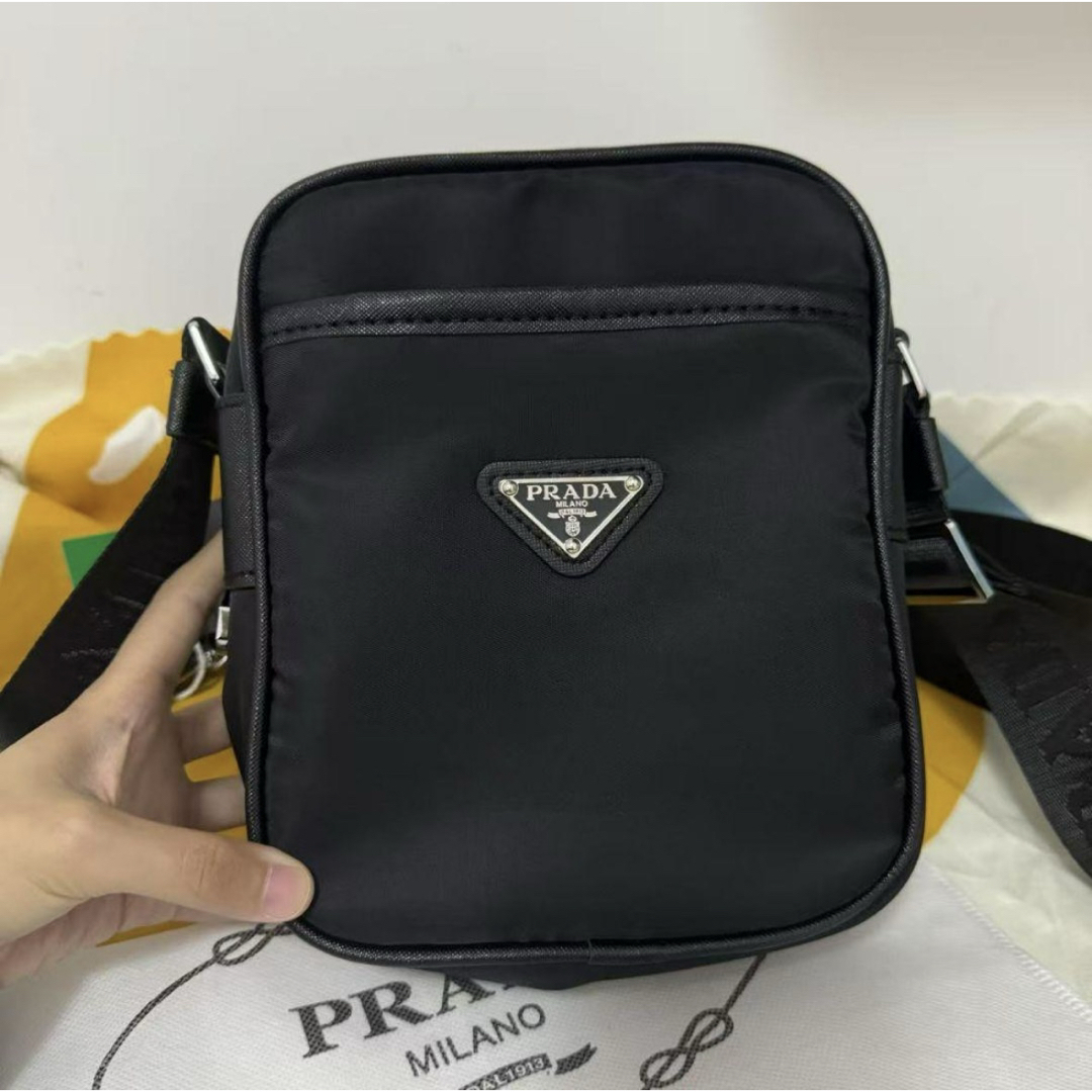 PRADA - PRADA ショルダーバック ノベルティの通販 by d.h8733's PRADA - PRADA ショルダーバック ノベルティの通販 by d.h8733's