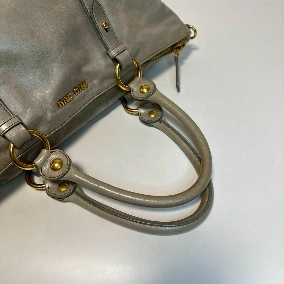 MIU MIU - m47【美品】ミュウミュウ ロゴ金具 レザー MIU MIU - m47【美品】ミュウミュウ ロゴ金具 レザー