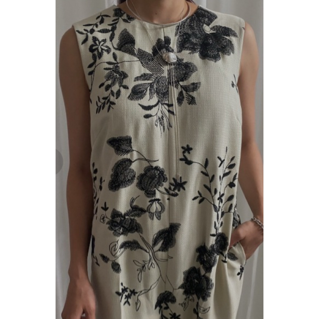 Ameri VINTAGE - ameri vintageNORA FLOWER ROMPERSロンパースの Ameri VINTAGE - ameri vintageNORA FLOWER ROMPERSロンパースの