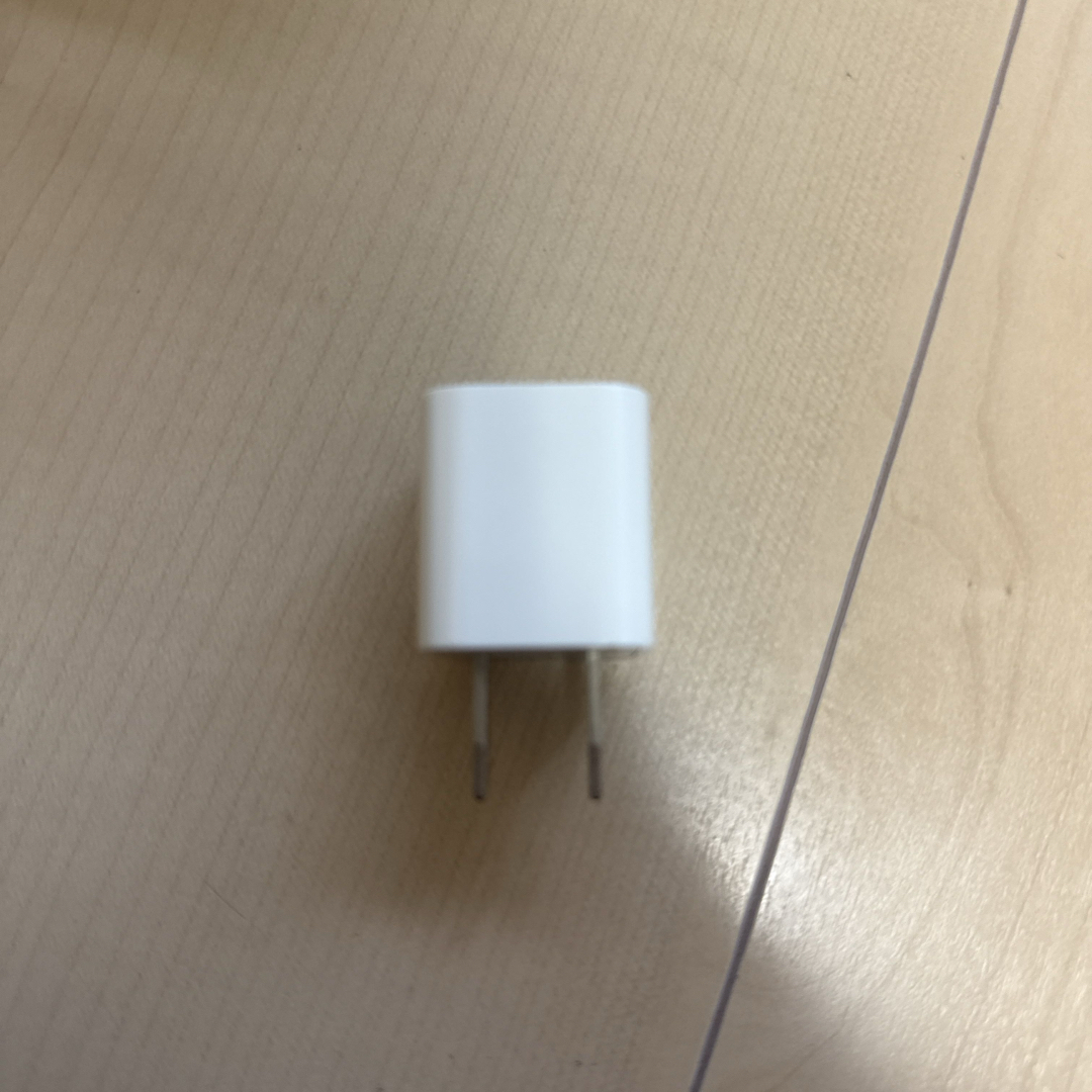 iPhone付属 USBアダプター Apple 充電器 電源アダプタ スマホ/家電/カメラのスマートフォン/携帯電話(バッテリー/充電器)の商品写真