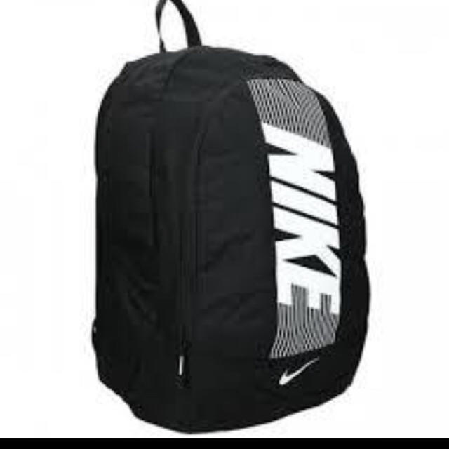 NIKE(ナイキ)の週末セール  ナイキ  リュックサック  ２９L  黒  バックパック メンズのバッグ(バッグパック/リュック)の商品写真