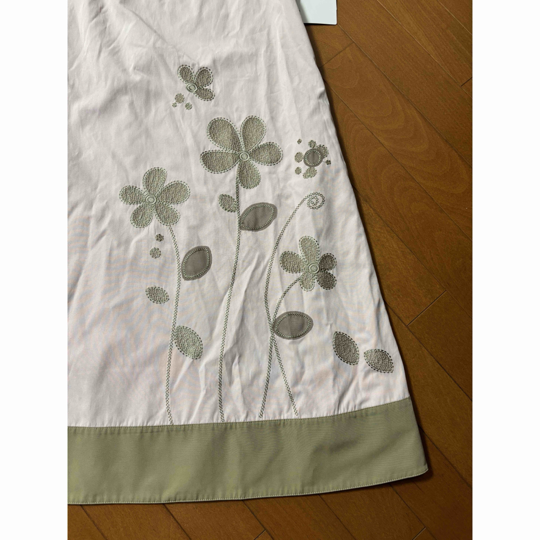 M'S GRACY - 新品☆ エムズグレイシー のお花刺繍入りAライン M'S GRACY - 新品☆ エムズグレイシー のお花刺繍入りAライン