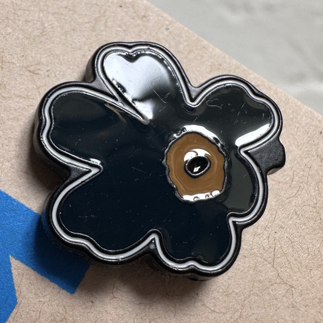 marimekko - 未使用 マリメッコ ピンバッジ ウニッコ イエロー marimekko - 未使用 マリメッコ ピンバッジ ウニッコ イエロー