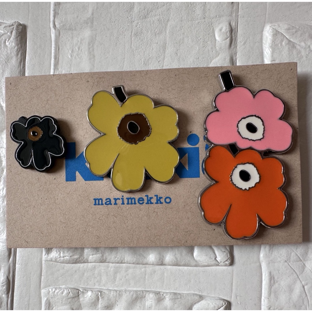 marimekko - 未使用 マリメッコ ピンバッジ ウニッコ イエロー marimekko - 未使用 マリメッコ ピンバッジ ウニッコ イエロー