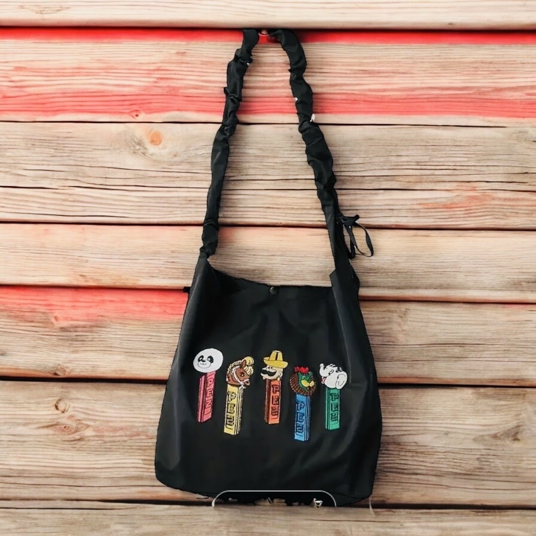 ear PAPILLONNER - 新品 PEZ earコラボ 刺繍 ショルダーバッグ ear PAPILLONNER - 新品 PEZ earコラボ 刺繍 ショルダーバッグ