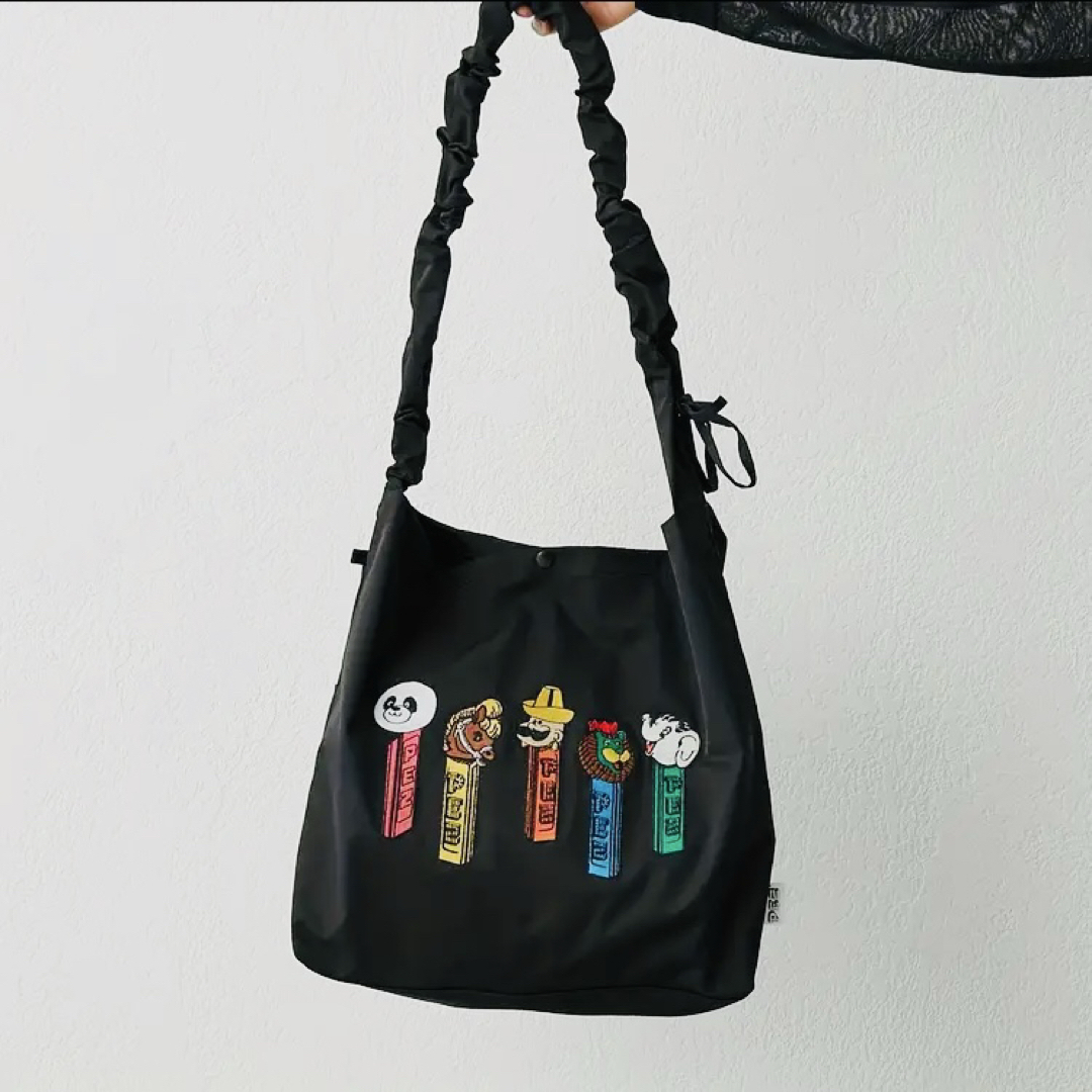 ear PAPILLONNER - 新品 PEZ earコラボ 刺繍 ショルダーバッグ ear PAPILLONNER - 新品 PEZ earコラボ 刺繍 ショルダーバッグ