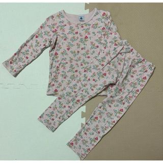 PETIT BATEAU - 【プチバトー】美品 花柄長袖パジャマ PETIT BATEAU - 【プチバトー】美品 花柄長袖パジャマ