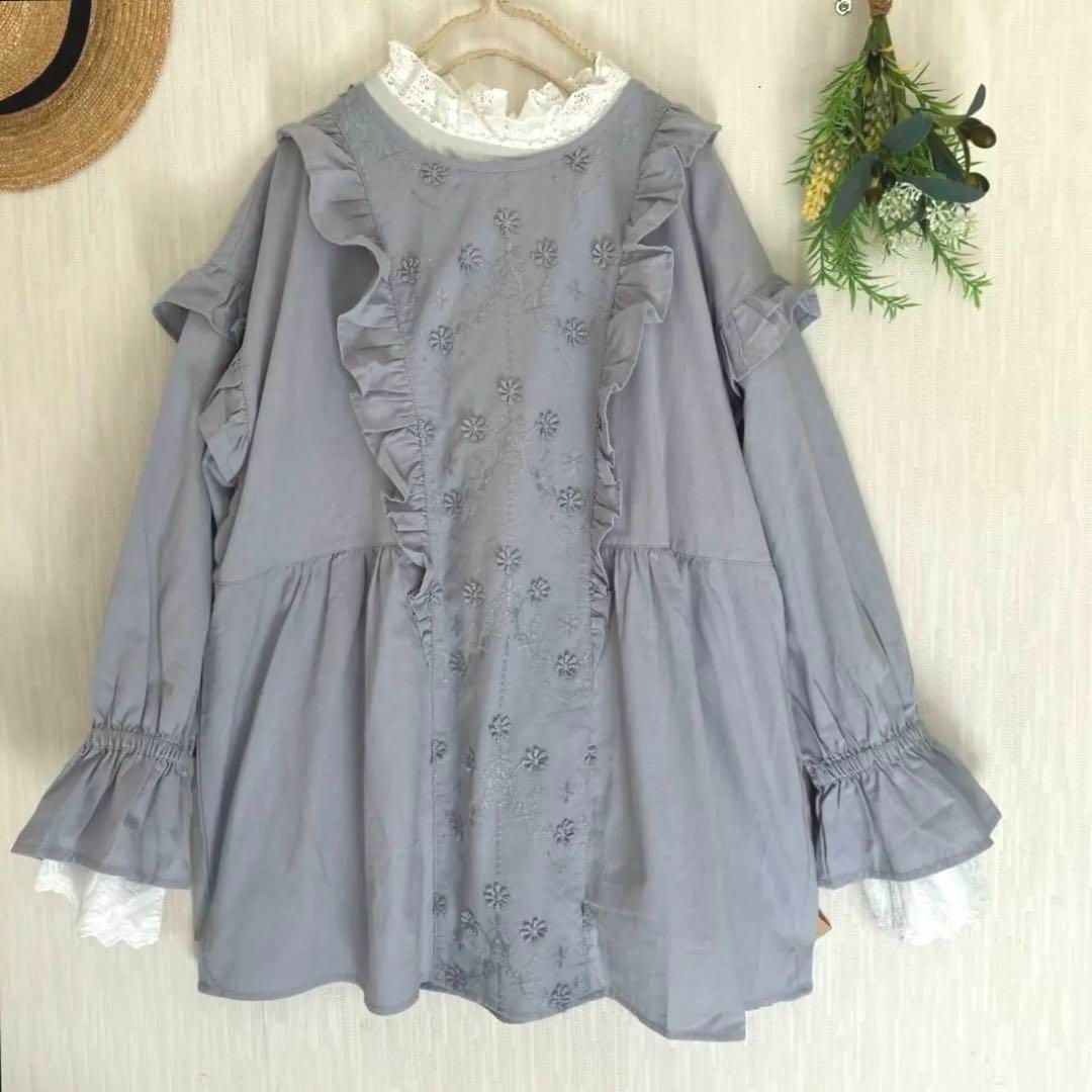 新品☆sm2☆ブルー⋆お花*立体刺繍⁺ふんわりフリルチュニックの 新品☆sm2☆ブルー⋆お花*立体刺繍⁺ふんわりフリルチュニックの