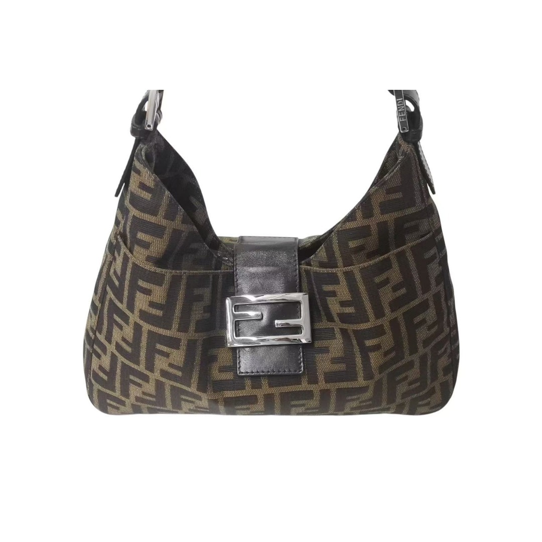 FENDI - 極美品 FENDI フェンディ マンマバケット ワン FENDI - 極美品 FENDI フェンディ マンマバケット ワン