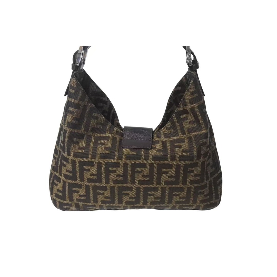FENDI - 極美品 FENDI フェンディ マンマバケット ワン FENDI - 極美品 FENDI フェンディ マンマバケット ワン