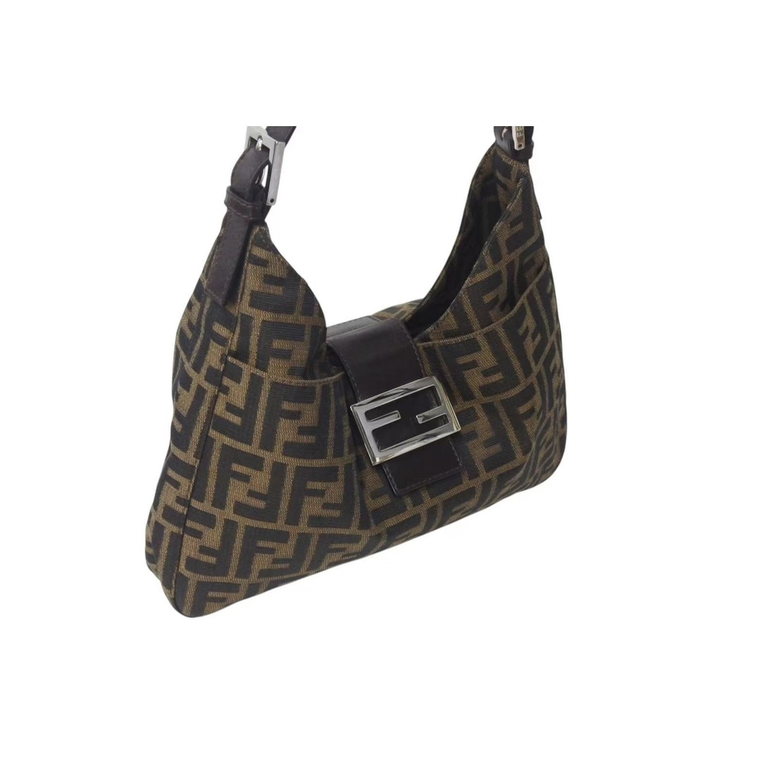 FENDI - 極美品 FENDI フェンディ マンマバケット ワン FENDI - 極美品 FENDI フェンディ マンマバケット ワン