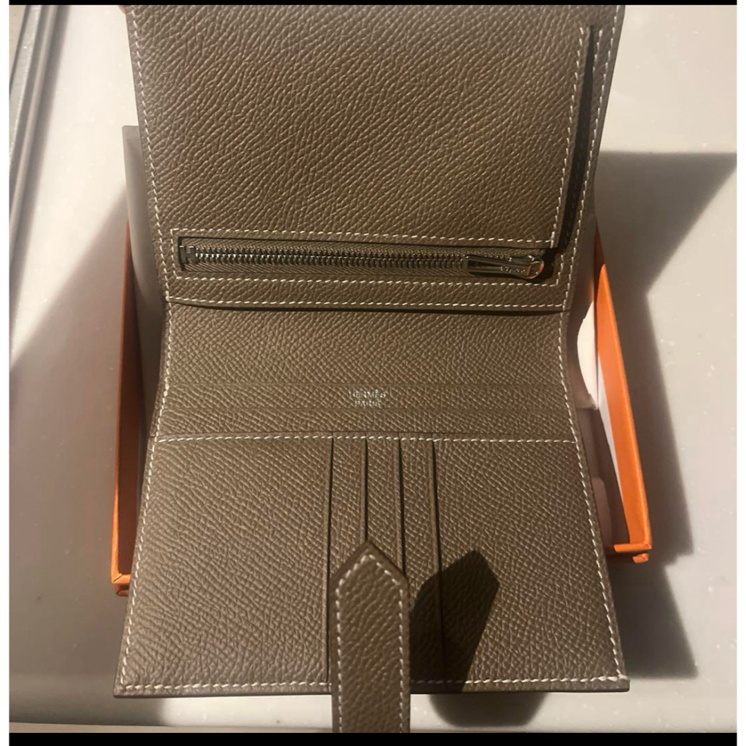 HERMES - 【新品未使用】エルメス ベアンコンパクト エトゥープ HERMES - 【新品未使用】エルメス ベアンコンパクト エトゥープ