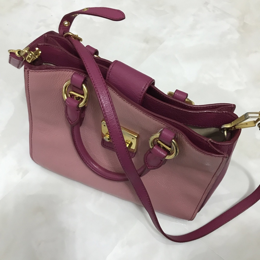MIU MIU - miumiu バッグ ピンクの通販 by WAKA sister's MIU MIU - miumiu バッグ ピンクの通販 by WAKA sister's