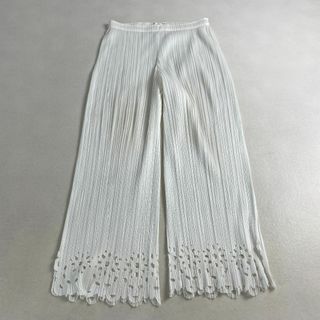 PLEATS PLEASE ISSEY MIYAKE(パンツ ・ ホワイト/白色系)の PLEATS PLEASE ISSEY MIYAKE(パンツ ・ ホワイト/白色系)の