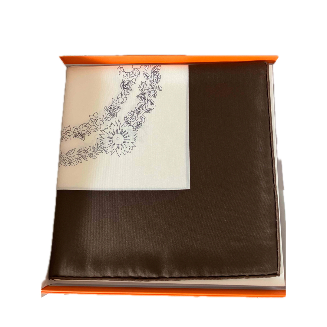 HERMES - エルメス 2025SS カレ90《ブリッド・ドゥ・ガラ・アン HERMES - エルメス 2025SS カレ90《ブリッド・ドゥ・ガラ・アン