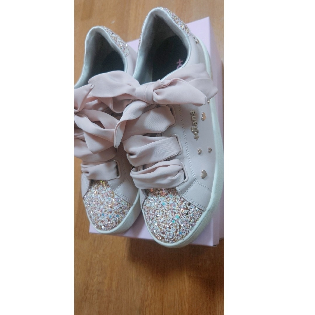 DIANA - ダイアナ♡バレンタイン限定♡スニーカー23cmの通販 by DIANA - ダイアナ♡バレンタイン限定♡スニーカー23cmの通販 by