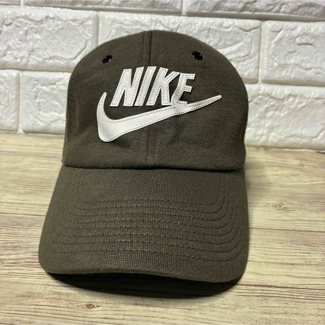 NIKE - NIKE ナイキ HERITAGE86 カーキ でかロゴ キャップ ユニ NIKE - NIKE ナイキ HERITAGE86 カーキ でかロゴ キャップ ユニ