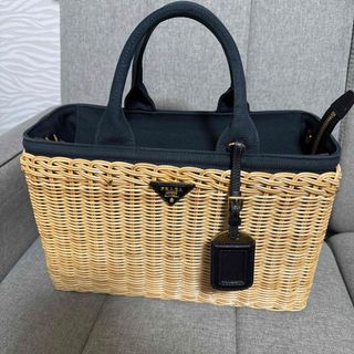 PRADA - PRADA プラダ かごバッグ - ベージュ 【古着】【中古 PRADA - PRADA プラダ かごバッグ - ベージュ 【古着】【中古