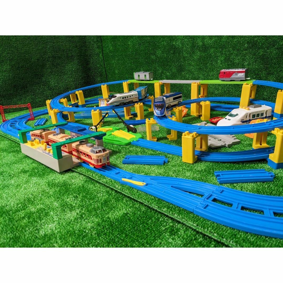 プラレール レイアウト 複線レール タワー サウンド駅 踏切 架線 プラレール レイアウト 複線レール タワー サウンド駅 踏切 架線
