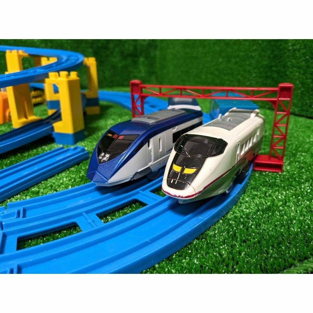 プラレール レイアウト 複線レール タワー サウンド駅 踏切 架線 プラレール レイアウト 複線レール タワー サウンド駅 踏切 架線
