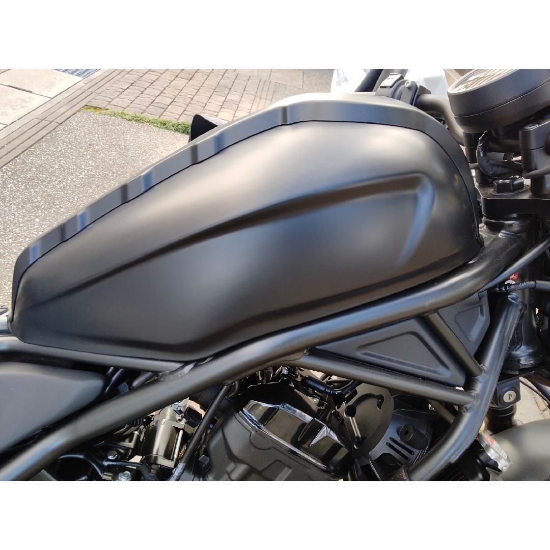 レブル向け 改良型タンクカバー 新品未使用の通販 by フリルず レブル向け 改良型タンクカバー 新品未使用の通販 by フリルず