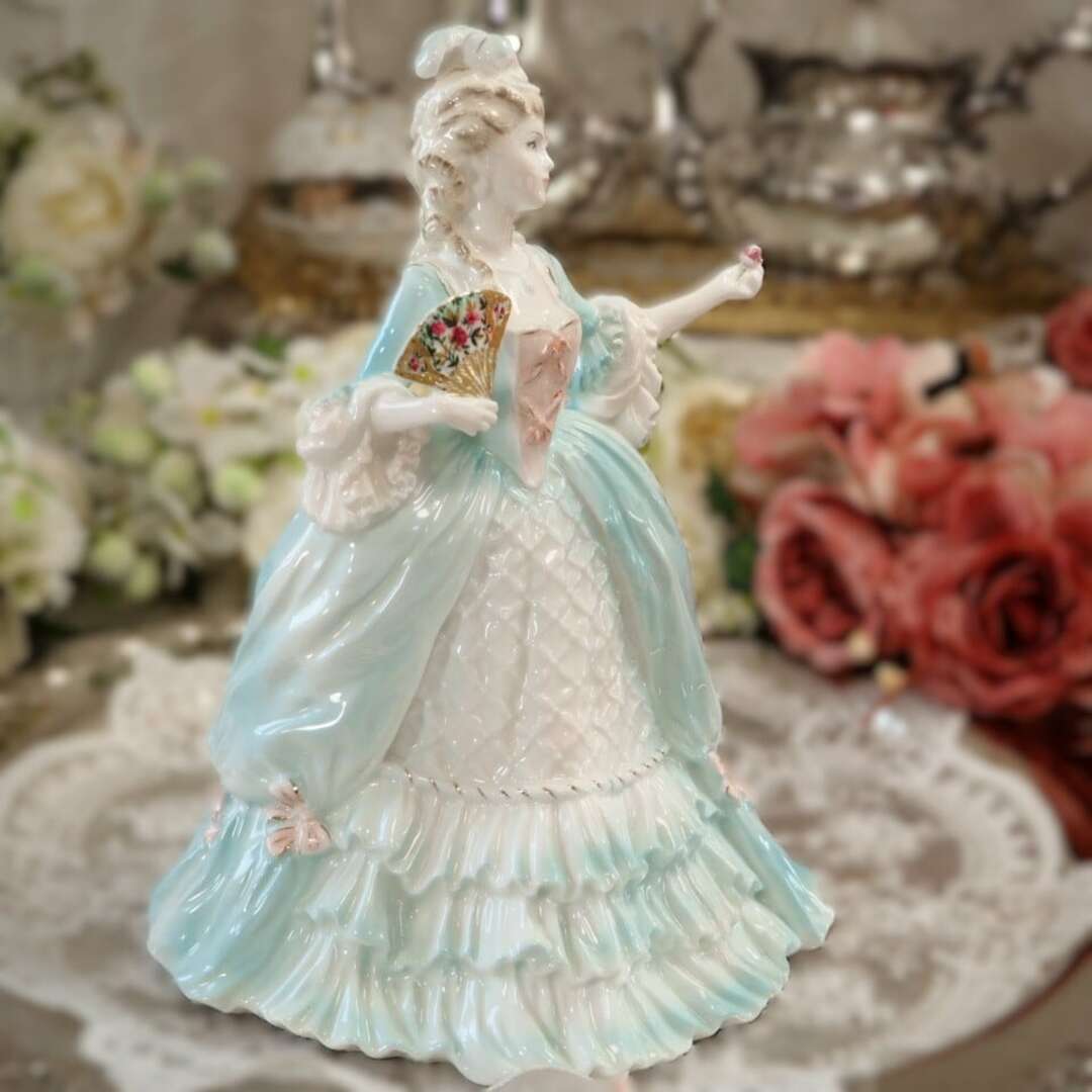 【返品?交換対象商品】 WEDGWOOD 訳ありコールポート限定フィギュリン人気マリー - 置物