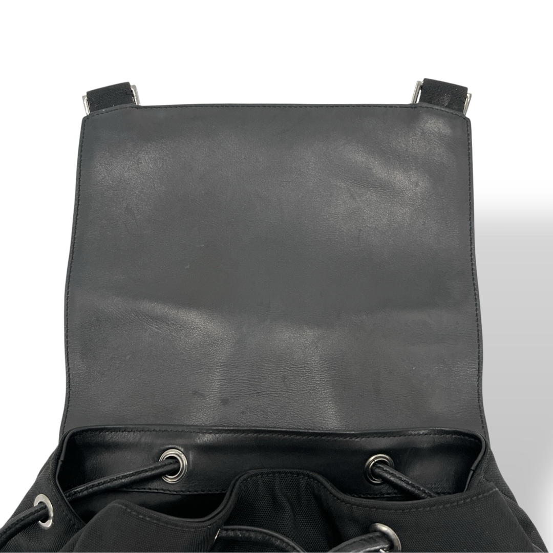 GUCCI - 良品 グッチ リュック 巾着 ロゴ型押し バックパック GUCCI - 良品 グッチ リュック 巾着 ロゴ型押し バックパック
