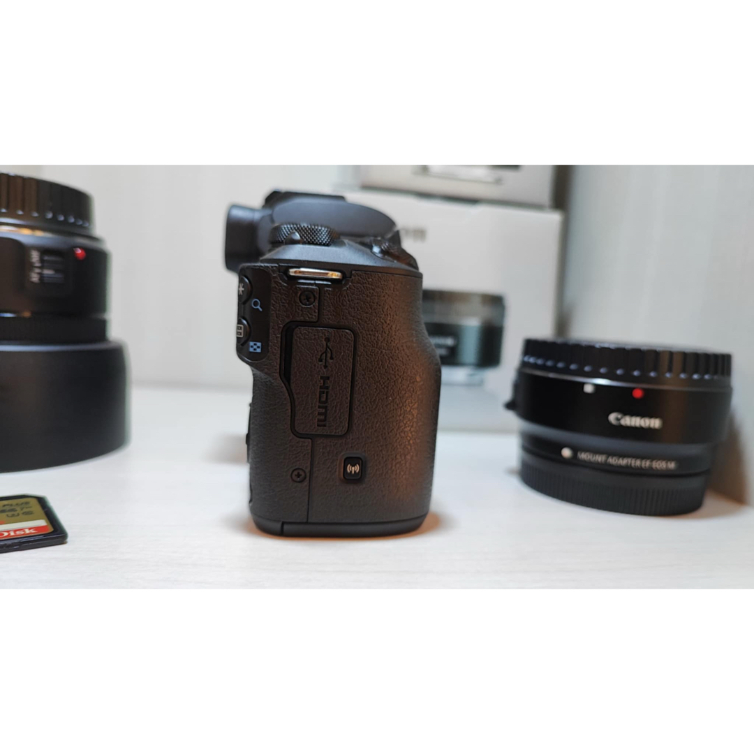 Canon - Canon EOS KISS M ボディ + 多くのアクセサリーの通販 Canon - Canon EOS KISS M ボディ + 多くのアクセサリーの通販