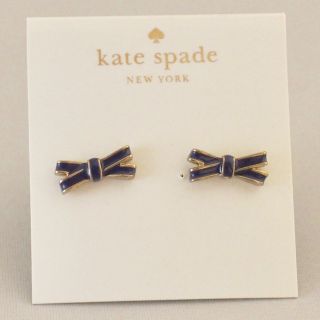 ケイトスペードニューヨーク(kate spade new york)のケイトスペードKate spade のリボンピアス 黒金(ピアス)