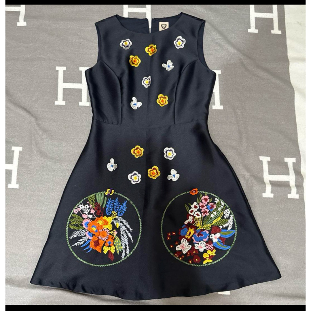 en recre - 花柄刺繍　ワンピース