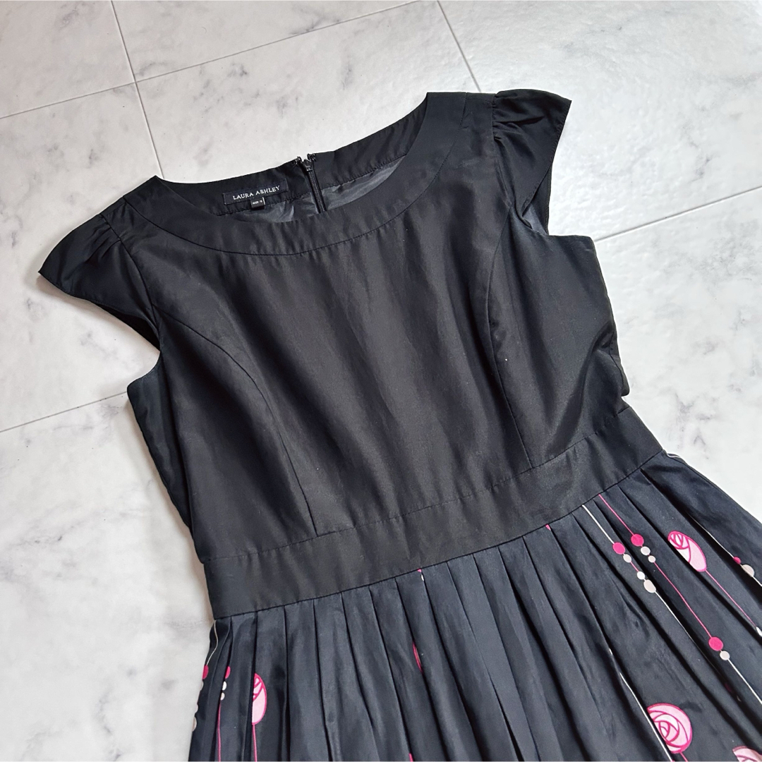 LAURA ASHLEY - 美品 ローラアシュレイ ワンピース 花柄 9号 LAURA ASHLEY - 美品 ローラアシュレイ ワンピース 花柄 9号