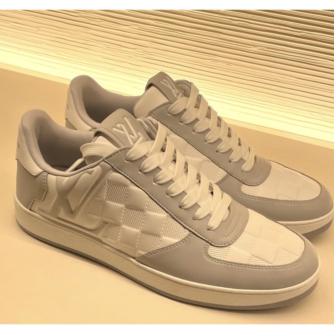 LOUIS VUITTON - LOUIS VUITTON リヴォリラインスニーカーの通販 LOUIS VUITTON - LOUIS VUITTON リヴォリラインスニーカーの通販