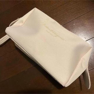 Salvatore Ferragamo(ポーチ ・ ピンク/桃色系)のフリマ Salvatore Ferragamo(ポーチ ・ ピンク/桃色系)のフリマ