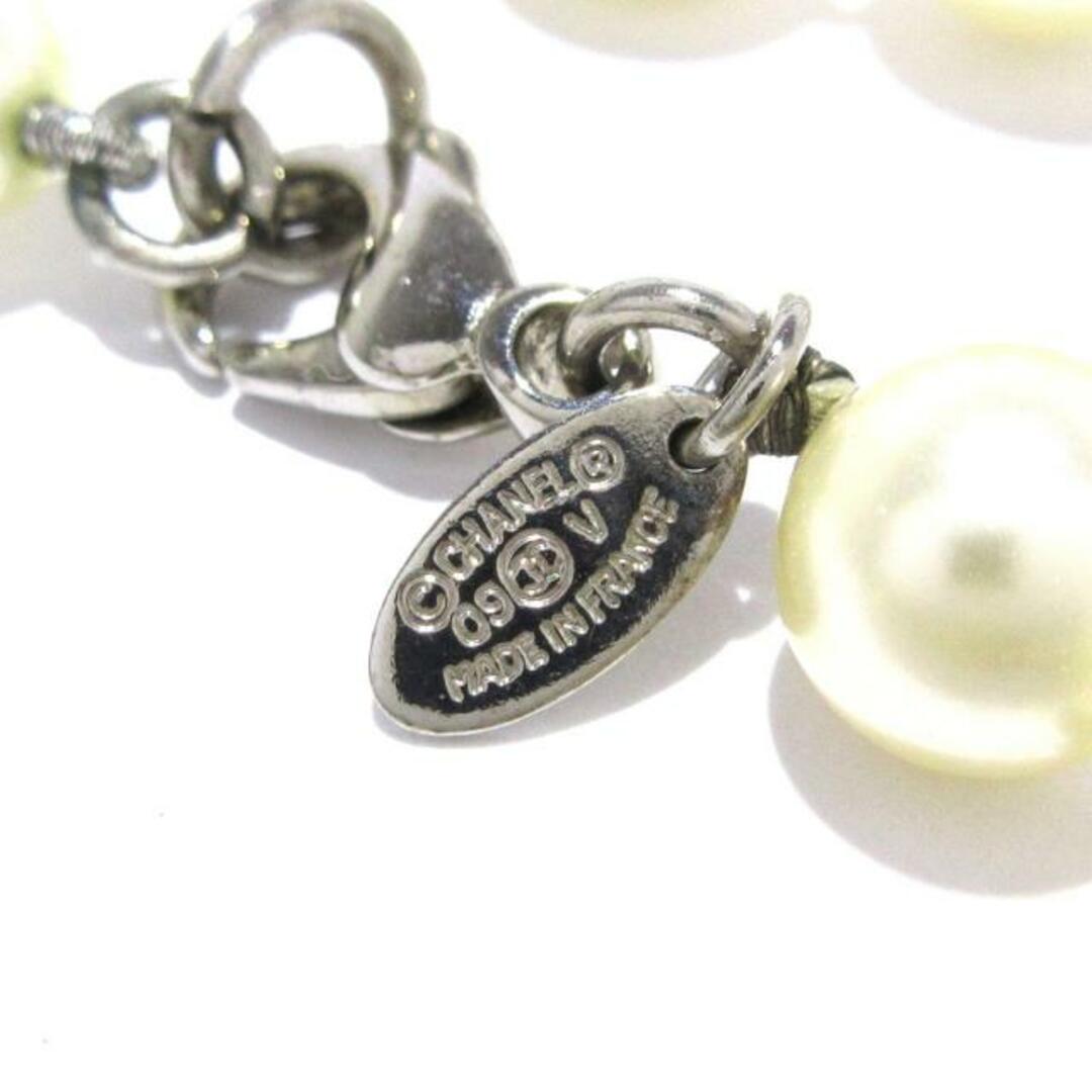 CHANEL - CHANEL(シャネル) ネックレス ココマーク A27012 白 CHANEL - CHANEL(シャネル) ネックレス ココマーク A27012 白