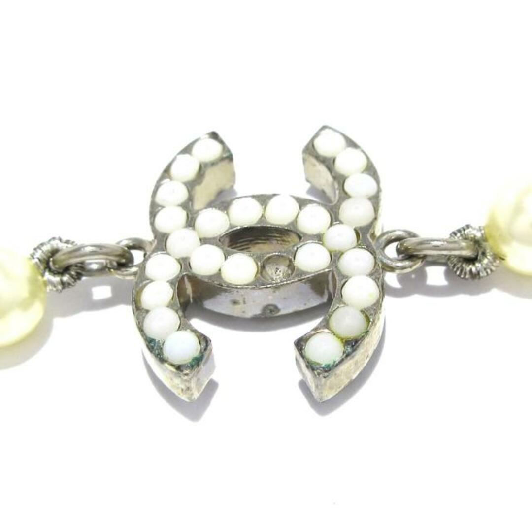 CHANEL - CHANEL(シャネル) ネックレス ココマーク A27012 白 CHANEL - CHANEL(シャネル) ネックレス ココマーク A27012 白