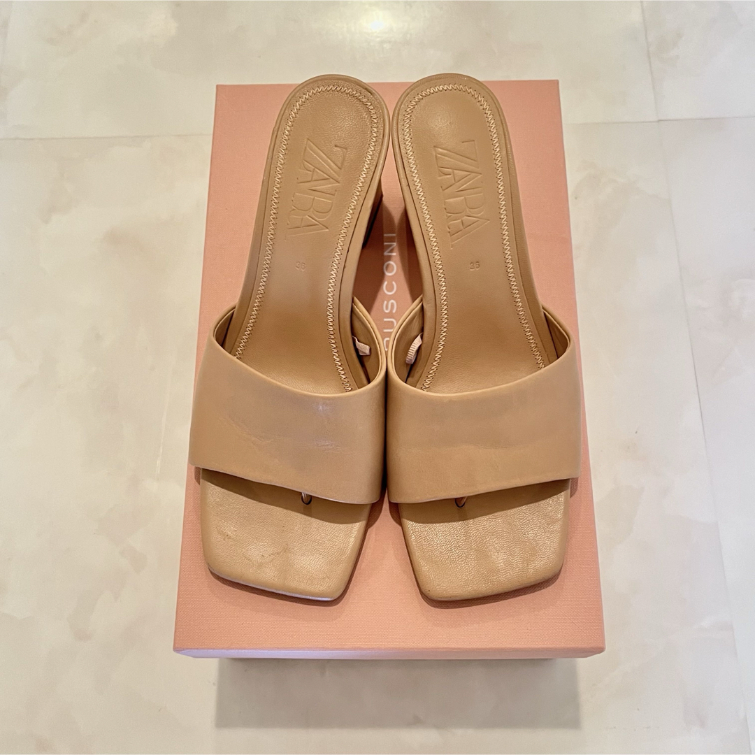 ZARA - ZARA ヌードレザースクエアトゥヒールサンダル ベージュ ZARA - ZARA ヌードレザースクエアトゥヒールサンダル ベージュ
