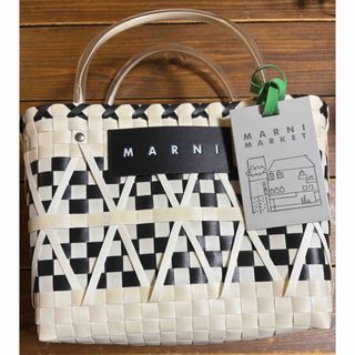 MARNI(かごバッグ/ストローバッグ ・ ホワイト/白色系)の MARNI(かごバッグ/ストローバッグ ・ ホワイト/白色系)の