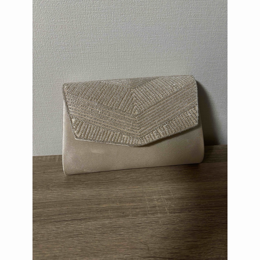 AIMER - AIMER クリアビーズ刺繍サテンクラッチバッグの通販 by AIMER - AIMER クリアビーズ刺繍サテンクラッチバッグの通販 by