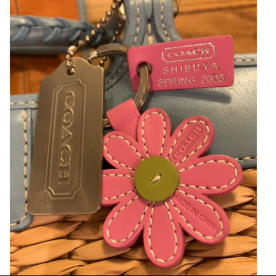 COACH - 最終価格コーチ カゴバッグ渋谷限定色とチャーム付き COACH - 最終価格コーチ カゴバッグ渋谷限定色とチャーム付き