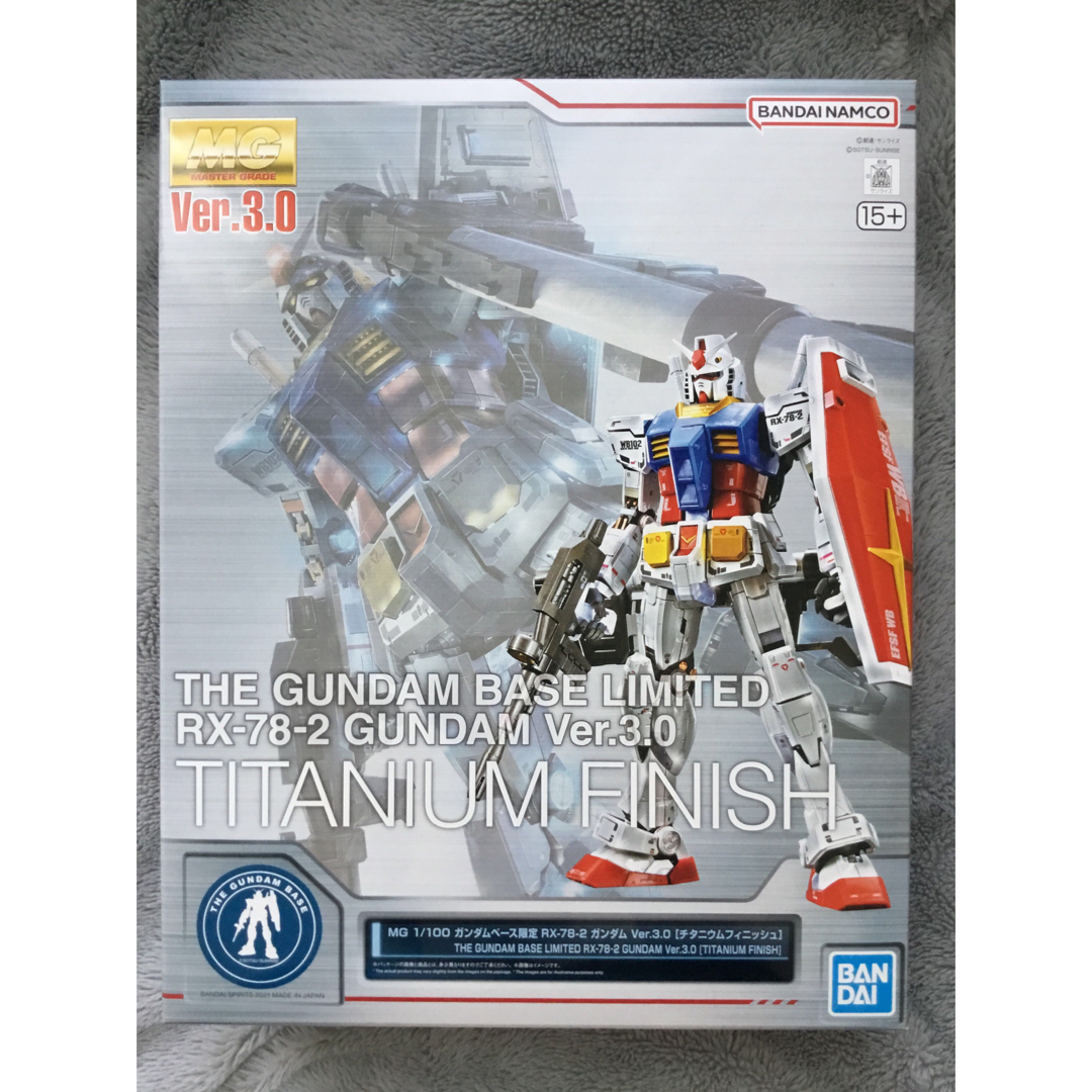BANDAI - MG 1/100 ベース限定 ガンダム Ver.3.0[チタニウム BANDAI - MG 1/100 ベース限定 ガンダム Ver.3.0[チタニウム