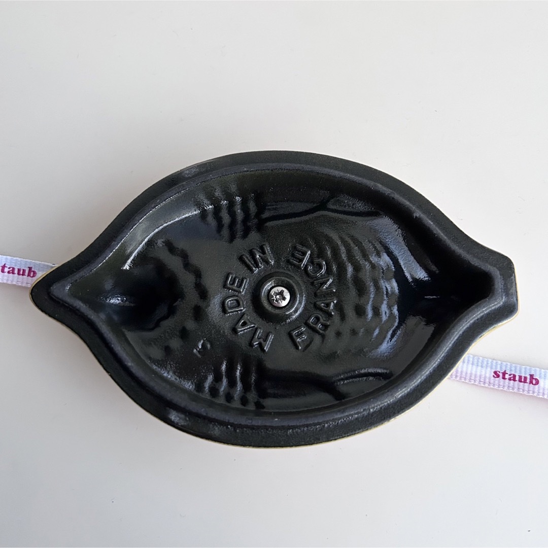 STAUB - 新品 ストウブ スモールチキン ココット シトロン 11cm STAUB - 新品 ストウブ スモールチキン ココット シトロン 11cm