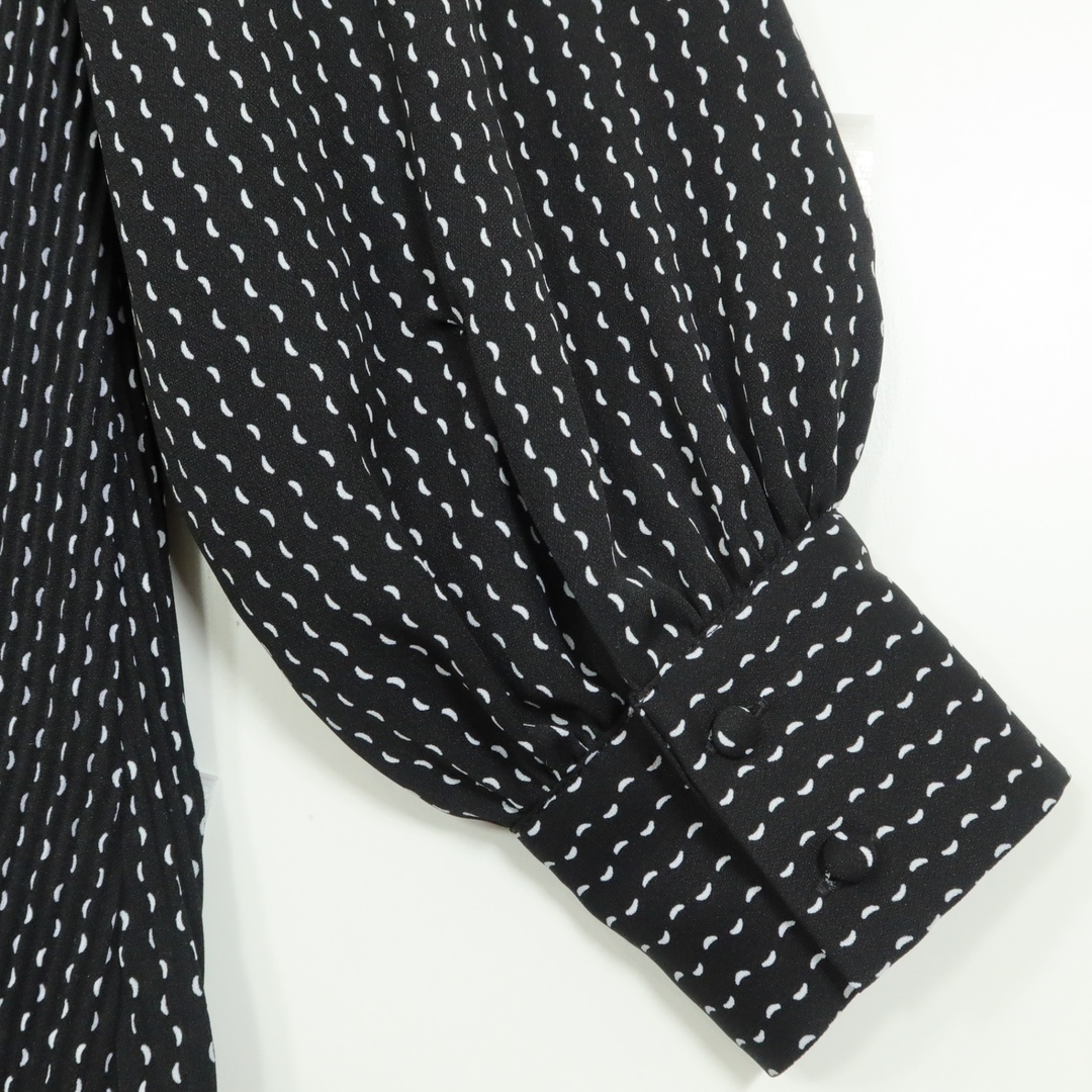 INGEBORG - 【美品】インゲボルグ☆半月型ドット柄のプリーツ INGEBORG - 【美品】インゲボルグ☆半月型ドット柄のプリーツ
